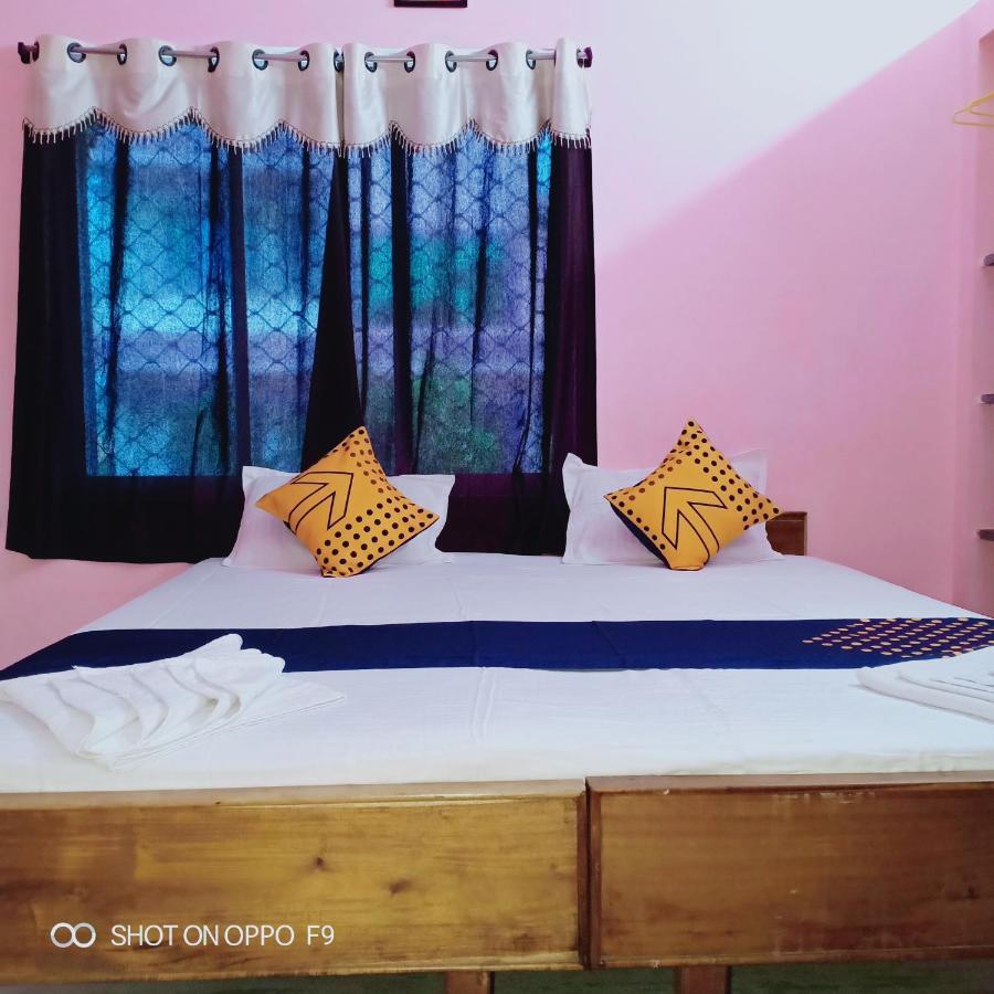 بوري Hotel Gunjan المظهر الخارجي الصورة